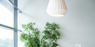 Czy IKEA montuje meble?